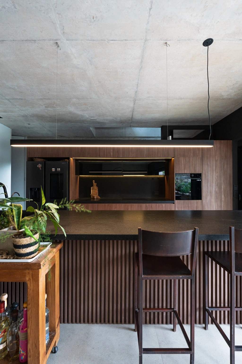 Casa Boat: detalle de la isla y el mobiliario de cocina